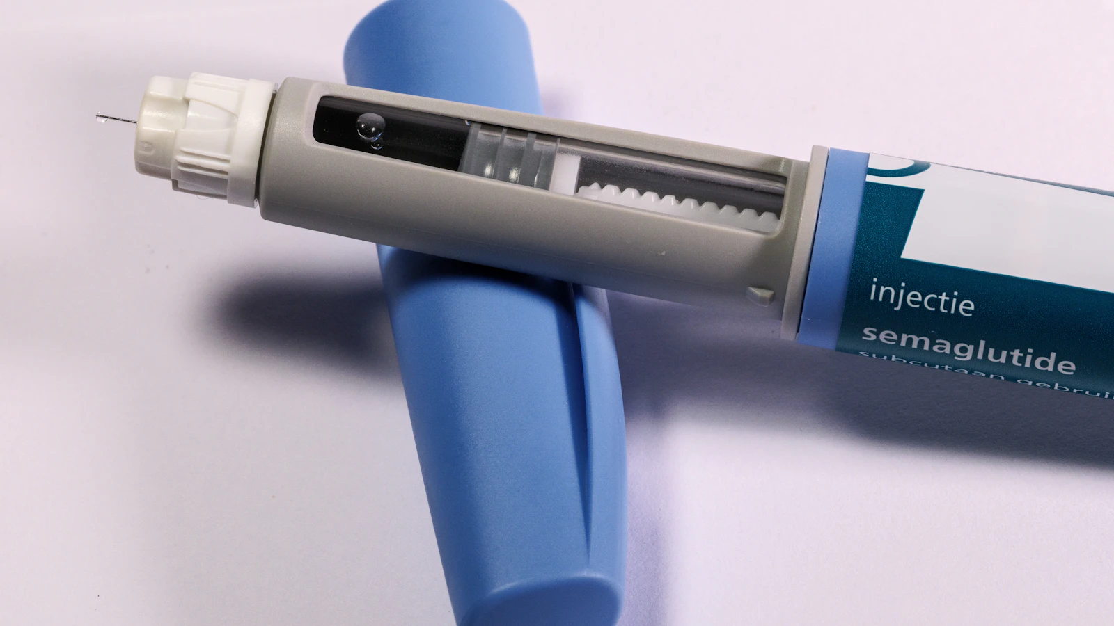 Een injectiepen voor GLP-1-medicatie zoals Ozempic.
