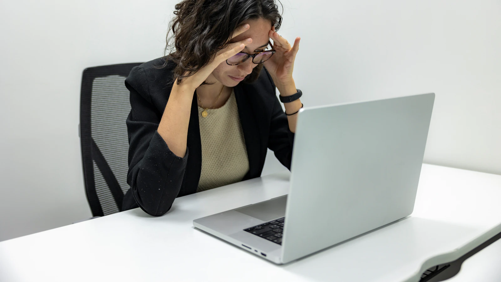 Tired woman at a laptop, illustrating fatigue during menopause.