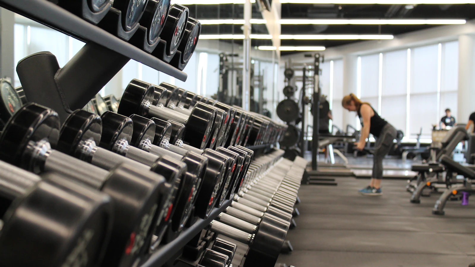 An athlete rests between strength sets in the gym, as an image for testosterone and muscle growth.